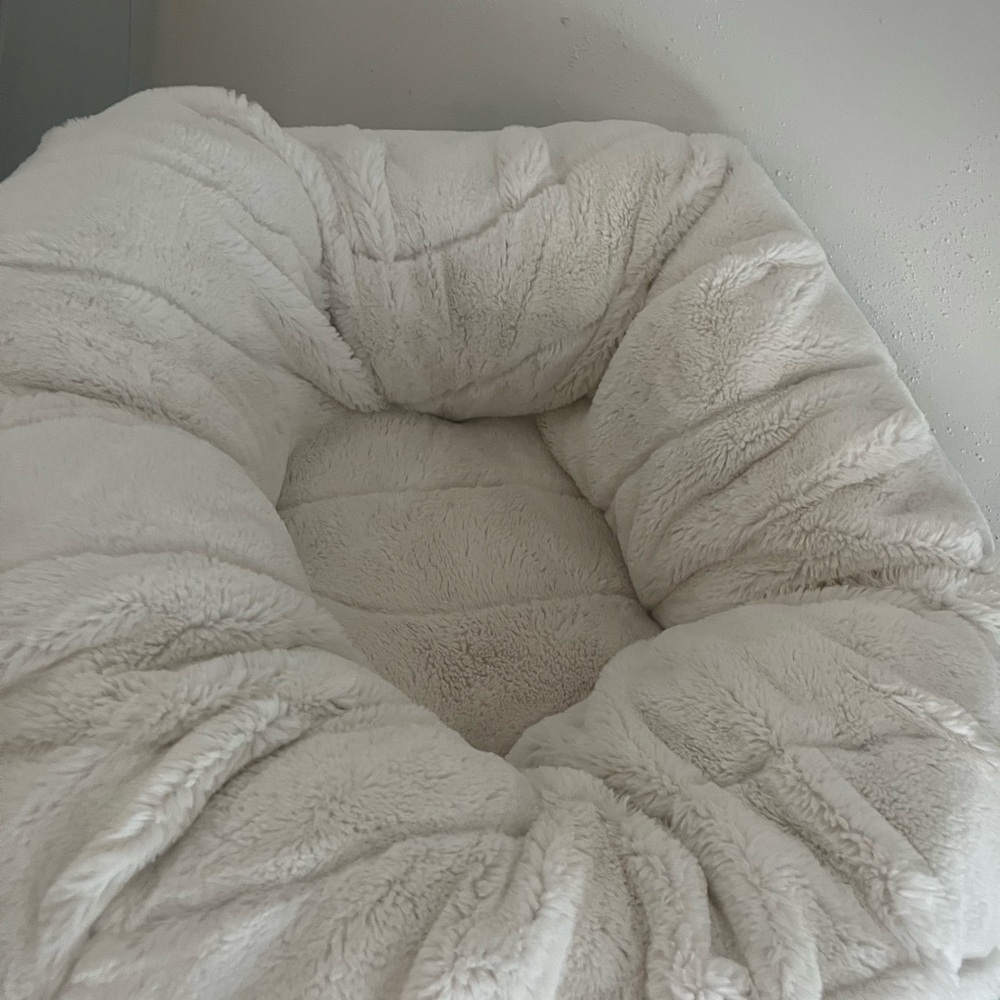 Animals Matter Luxury Dog Bed. Cream and Tan Small - Picture 5 of 7